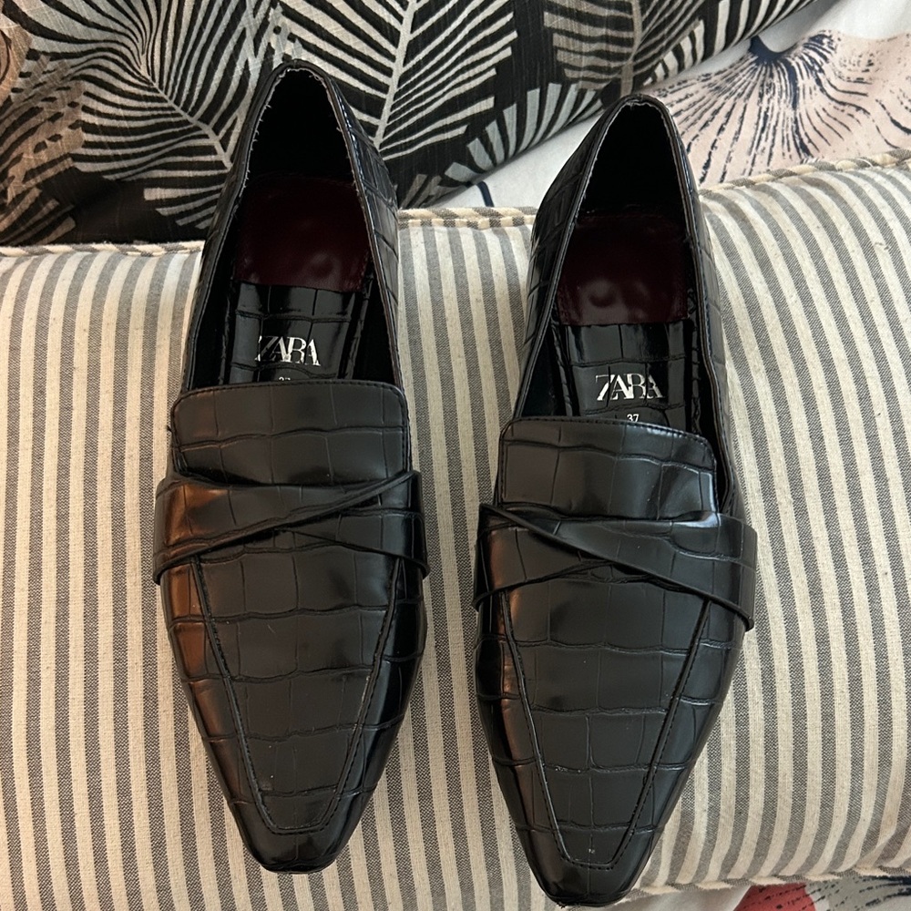 Zara Black Croc-Embossed Leather Slip-On Loafers
